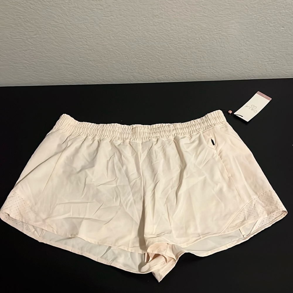Mid-Rise Infinity Shorts